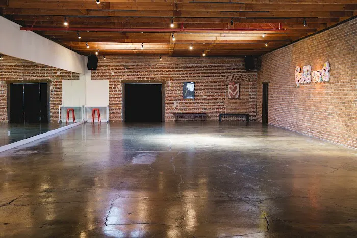 Full Out Studios Picture 3