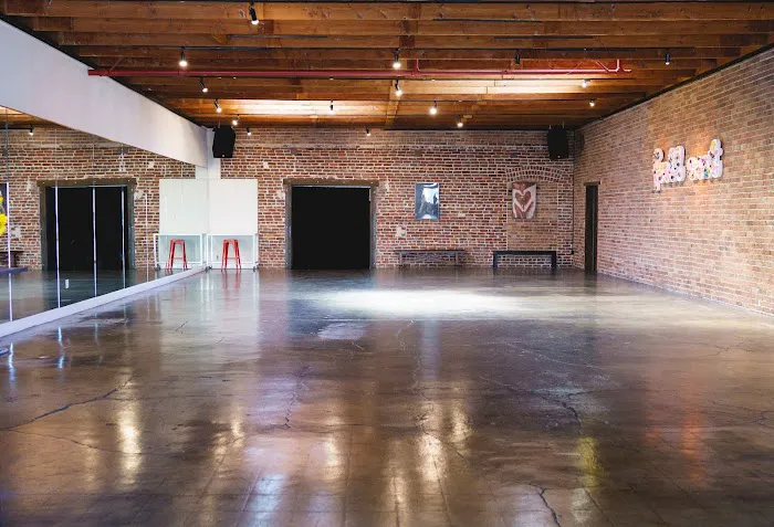 Full Out Studios Picture 2