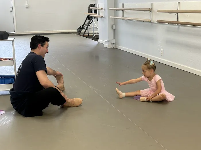 Ballet Tiburon Picture 2