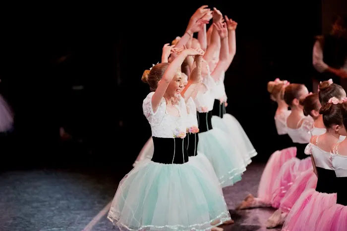Ballet Chico Picture 2