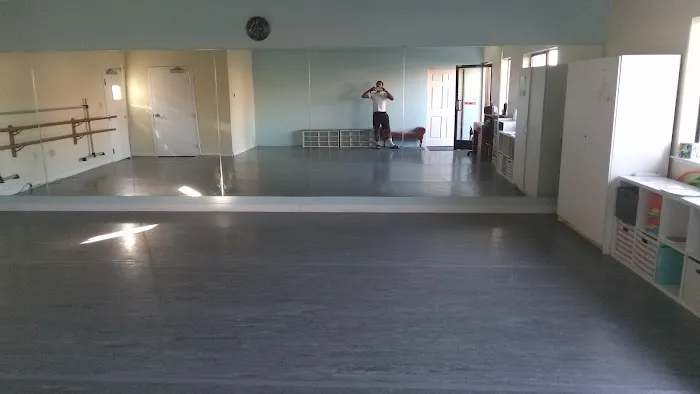 Dance Live Dream Center Picture 8