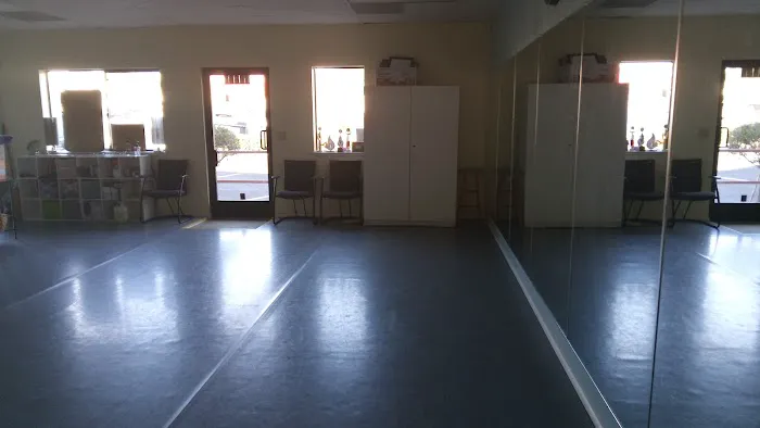 Dance Live Dream Center Picture 7