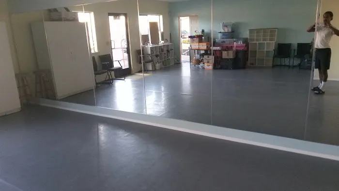 Dance Live Dream Center Picture 3