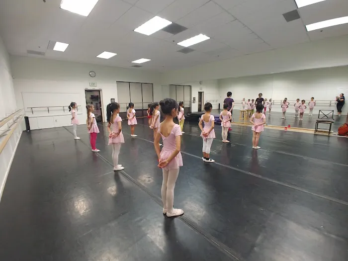 Xiaopei Chinese Dance Picture 5