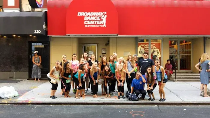 Showtime USA - Hip Hop Dance Team Picture 3