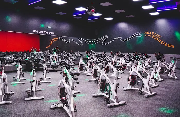 Crunch Fitness - Riverview Picture 2