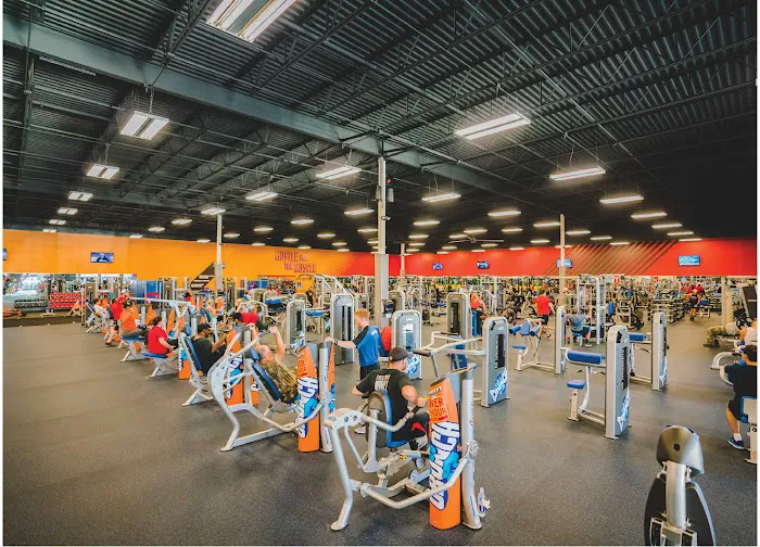 Crunch Fitness - Riverview Picture 6