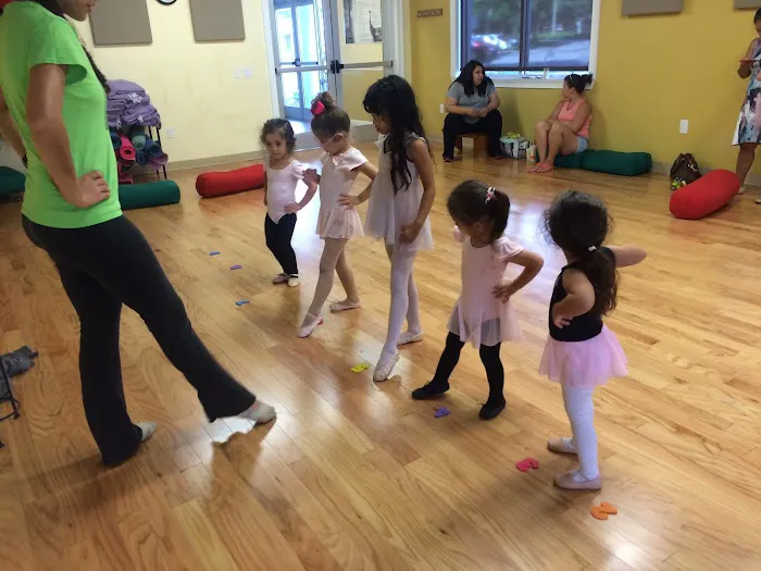To The Pointe Dance Company Picture 1