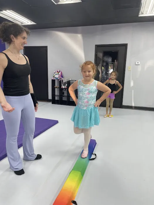 To The Pointe Dance Company Picture 4