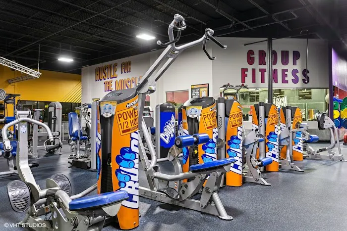 Crunch Fitness - Countryside Picture 4