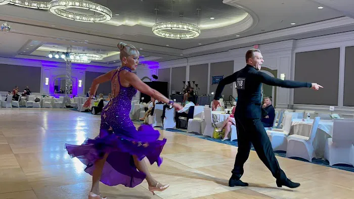 Merenkov Ballroom Picture 4