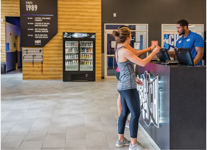 Crunch Fitness - Bradenton Picture 4