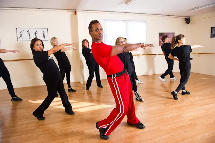 Dance To My Rhythm Picture 6
