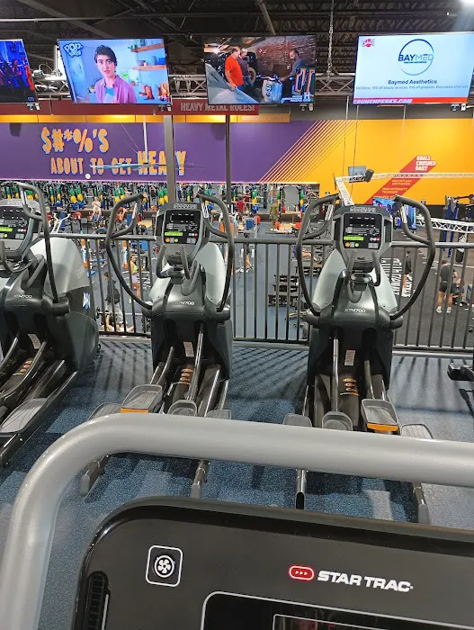 Crunch Fitness - Tyrone Picture 6
