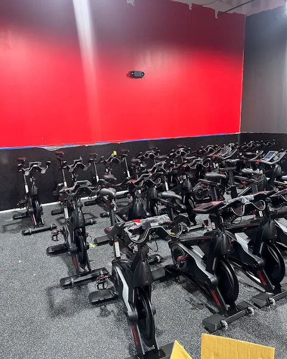 Crunch Fitness - Tyrone Picture 4