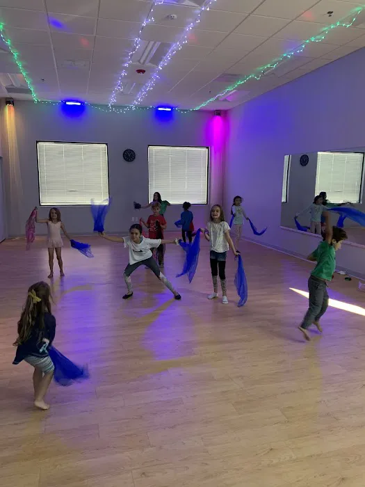 Stories in Motion Dance & Yoga for Kids Picture 6