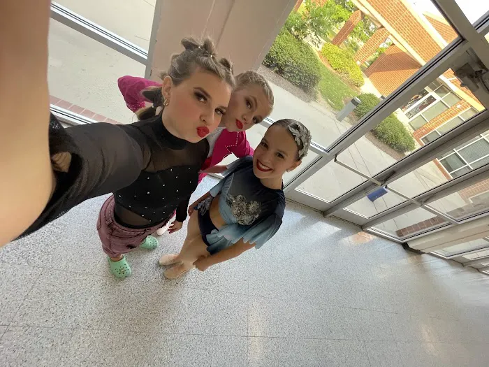Honey's School of Dance Picture 1