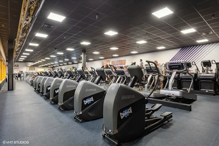 Crunch Fitness - St. Pete Northeast Picture 4
