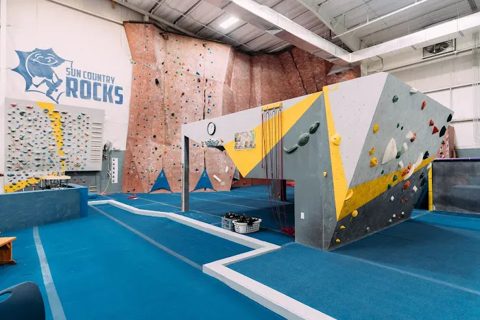 Sun Country Sports Center - West Picture 3