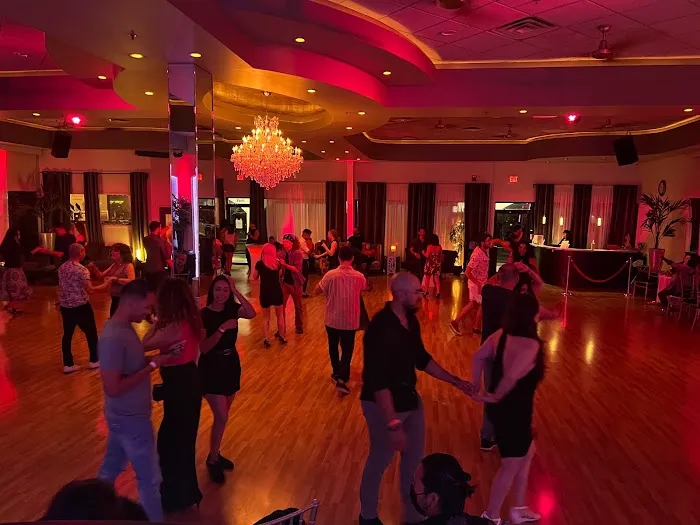 Salsa Heat Dance Studio - Salsa and Bachata classes Picture 1