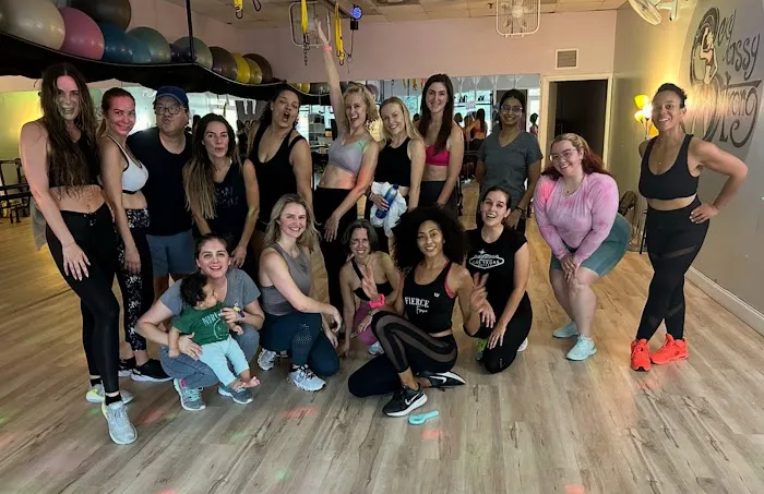 Gigi's Dance Party Picture 3