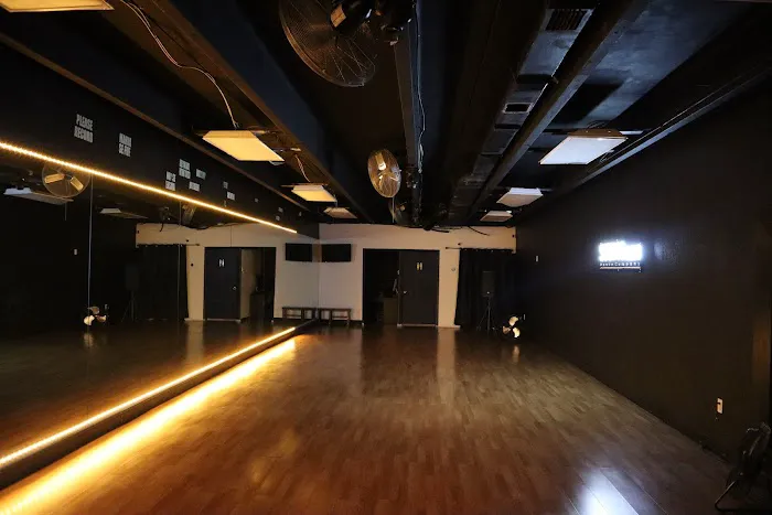 Studio 1890 Picture 1