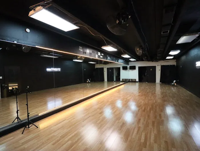 Studio 1890 Picture 2