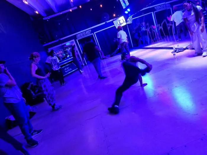 BREAKINMIA Picture 6