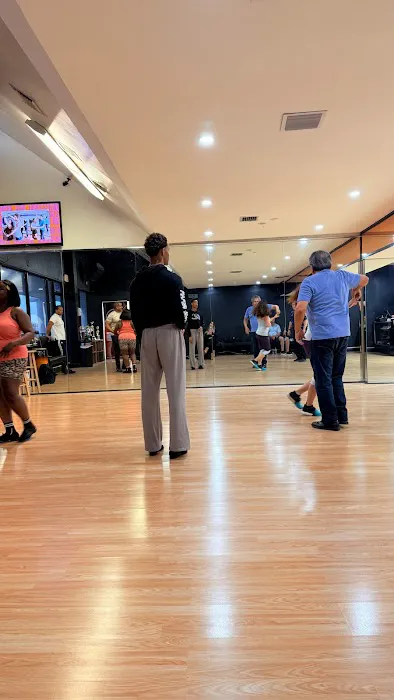 Salsa Classes Miami | Planeta Dance Company Picture 2