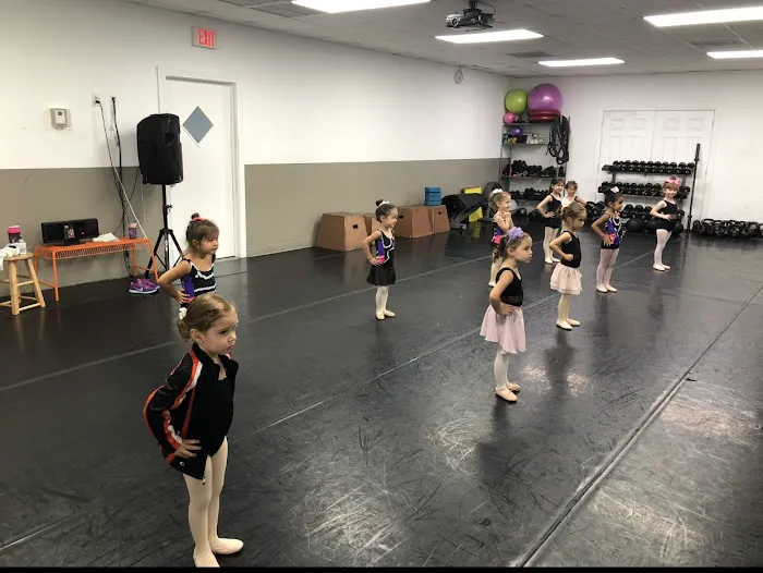 Dancing in XS Picture 3