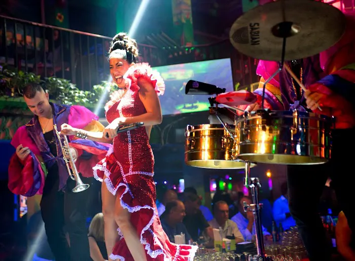 Salsa Mia Picture 5