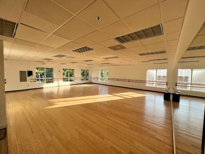 Kirova Dance Academy Picture 5