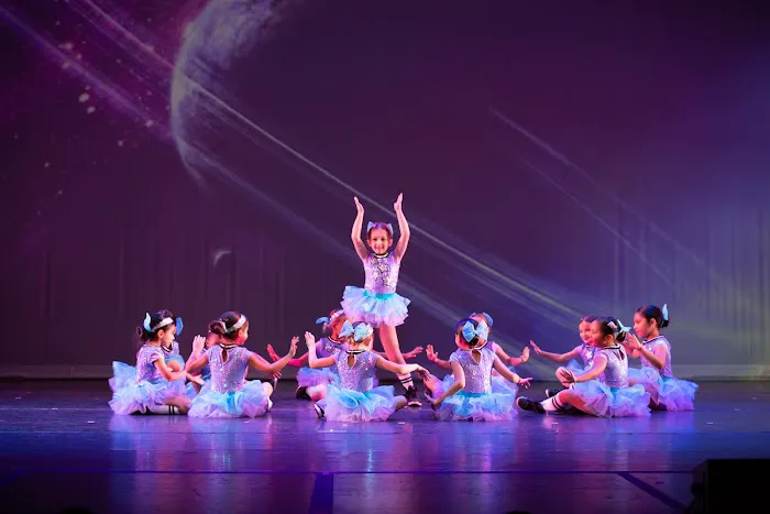 Dancer's Gallery Picture 2