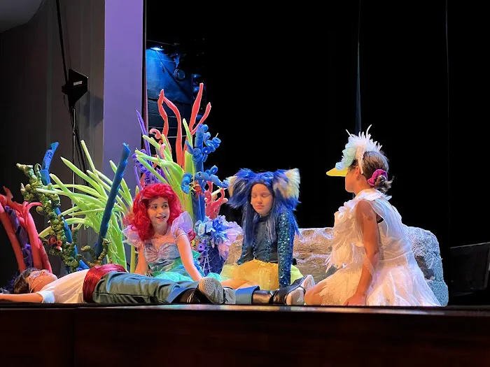 Broadway Kids Studio Picture 1