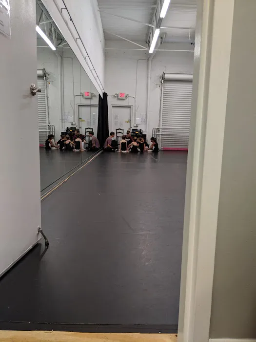 Many But One Dance Studio Picture 4