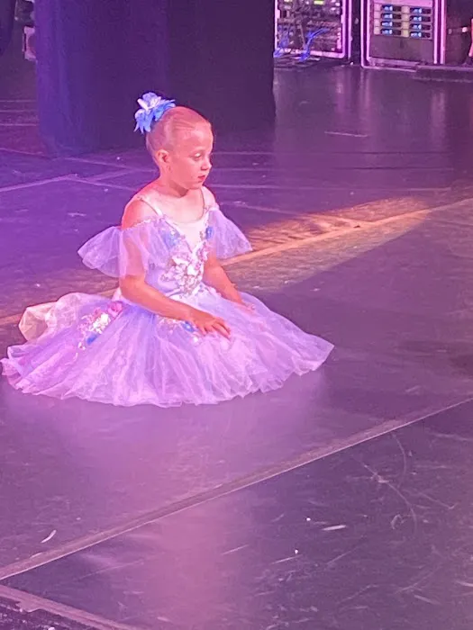 Many But One Dance Studio Picture 6
