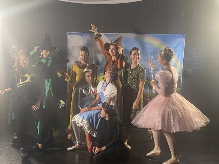 Many But One Dance Studio Picture 5