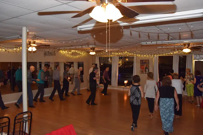 Beachside Dance Club Picture 8