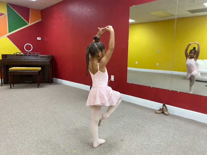 Spotlight Studio Art Center Picture 5