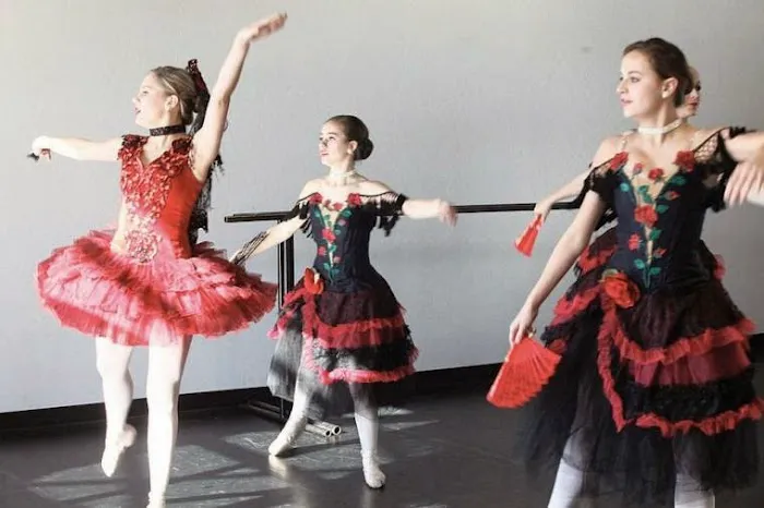 Dance Studio 111 Picture 5