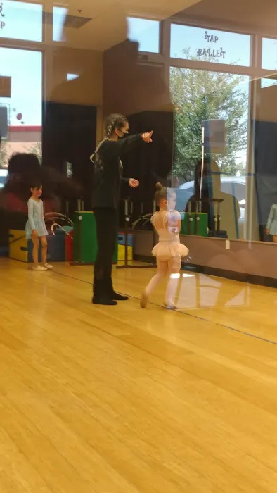 Steppin' Out Performing Arts Picture 2
