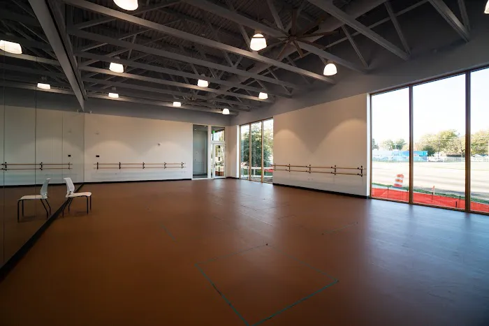Collage Dance Center Picture 9