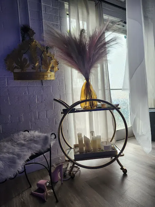 Chateau Wo. “ A Pole Dance Boutique” Picture 6