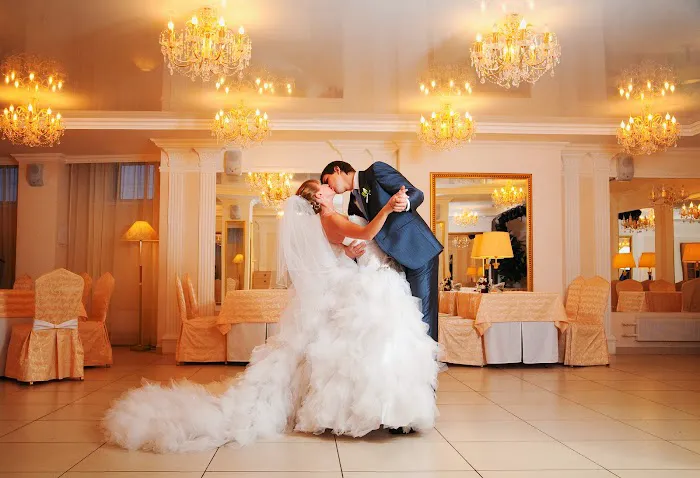 Dynamic Ballroom Picture 5
