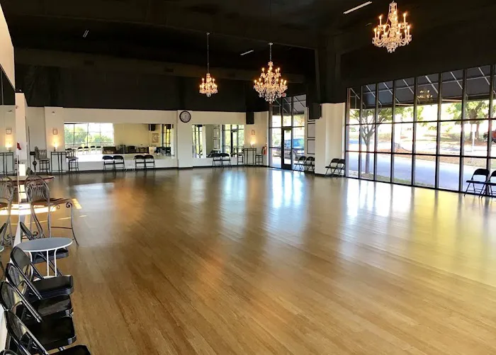 Dynamic Ballroom Picture 10