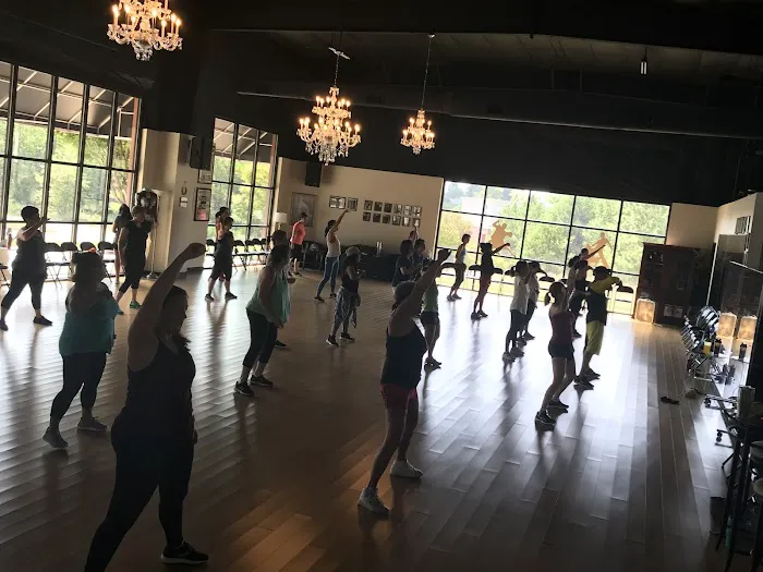 Dynamic Ballroom Picture 9
