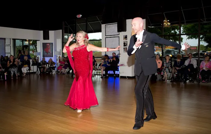 Dynamic Ballroom Picture 8