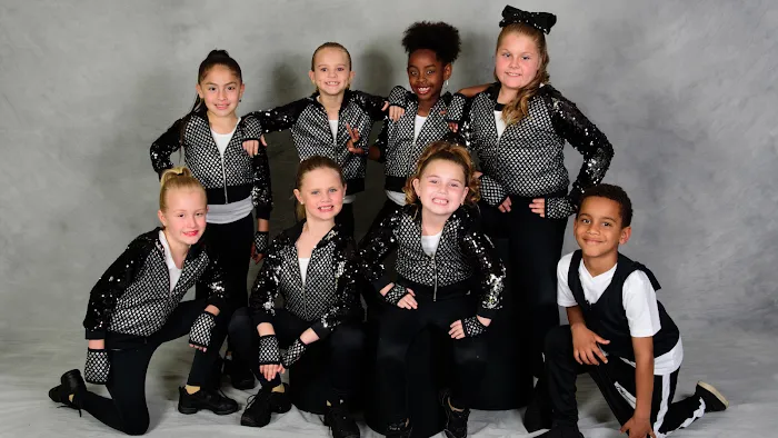 Dynamic Dance Force Picture 3