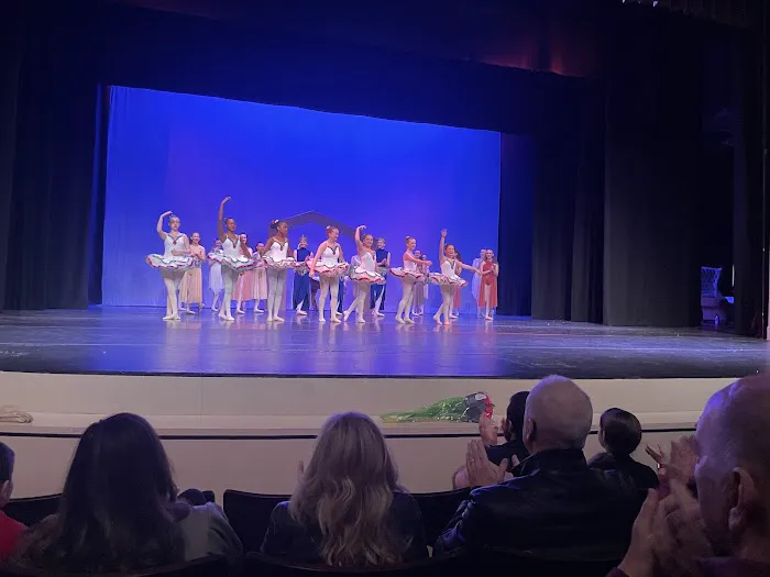 Turning Pointe School of Dance Picture 3