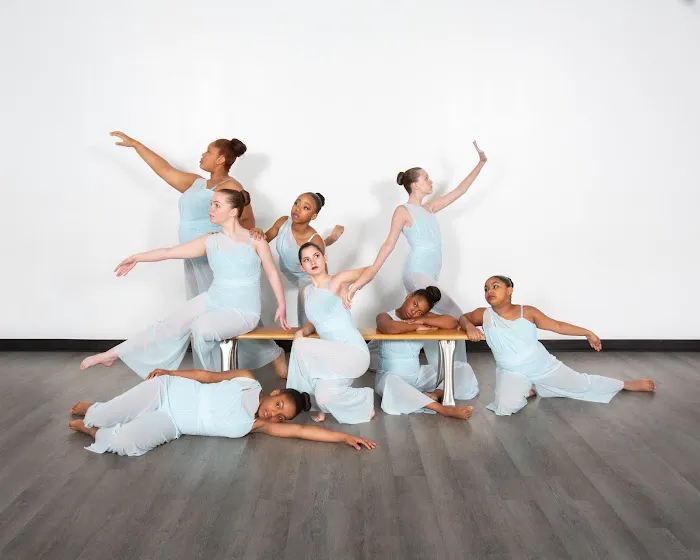 Essence-Movement Dance Std Picture 9